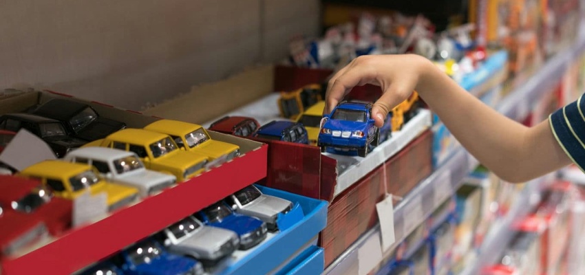 Jak pomóc dziecku budować kolekcję aut?
